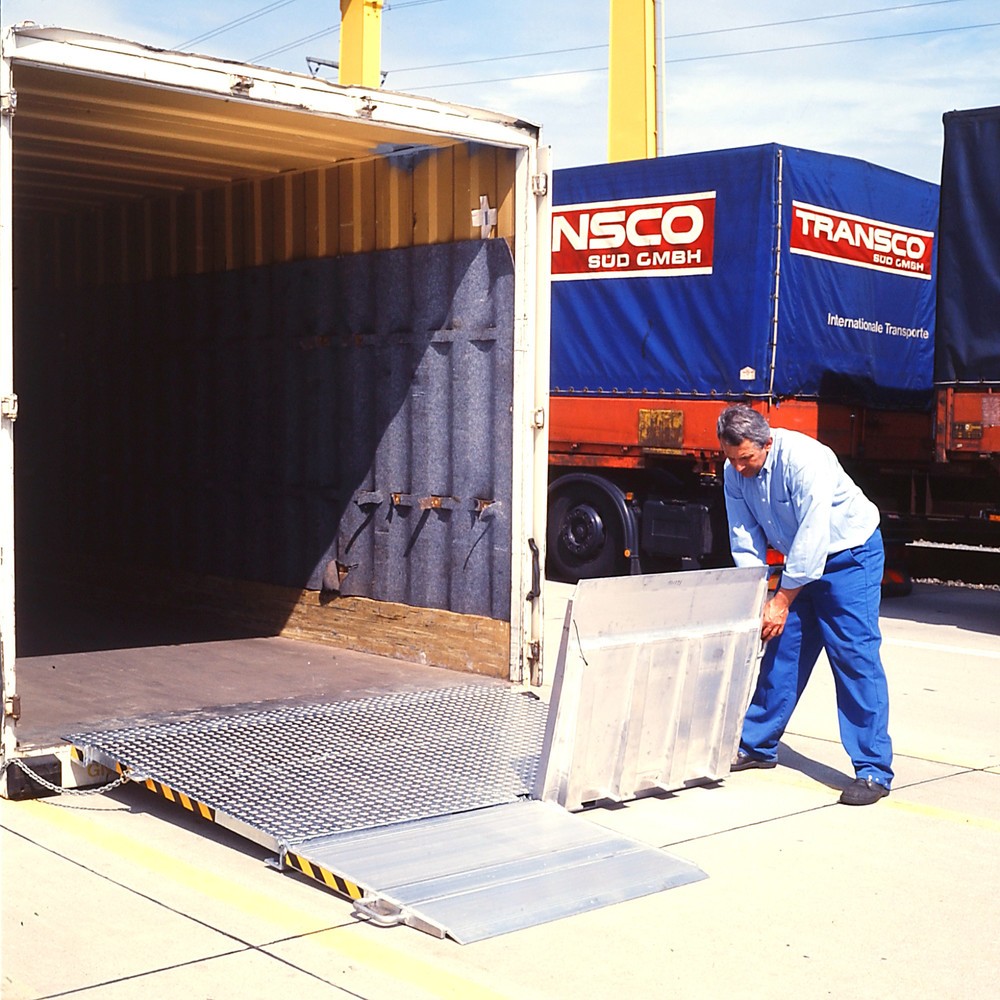 Produktabbildung Nr. 1: Verladerampe für Container, klappbar, TK 7.300 kg, BxL 2.000 x 2.070 mm