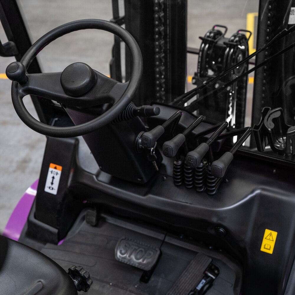 Product image no. 11: AntOn by Jungheinrich electric forklift truck cbh 3.0 with three-stage telescopic mast, lift height 4,800 mm, load capacity 3,000 kg, Comfort weather protection cabin, incl. external charger 80 V, 60 A, CEE, 4-pin