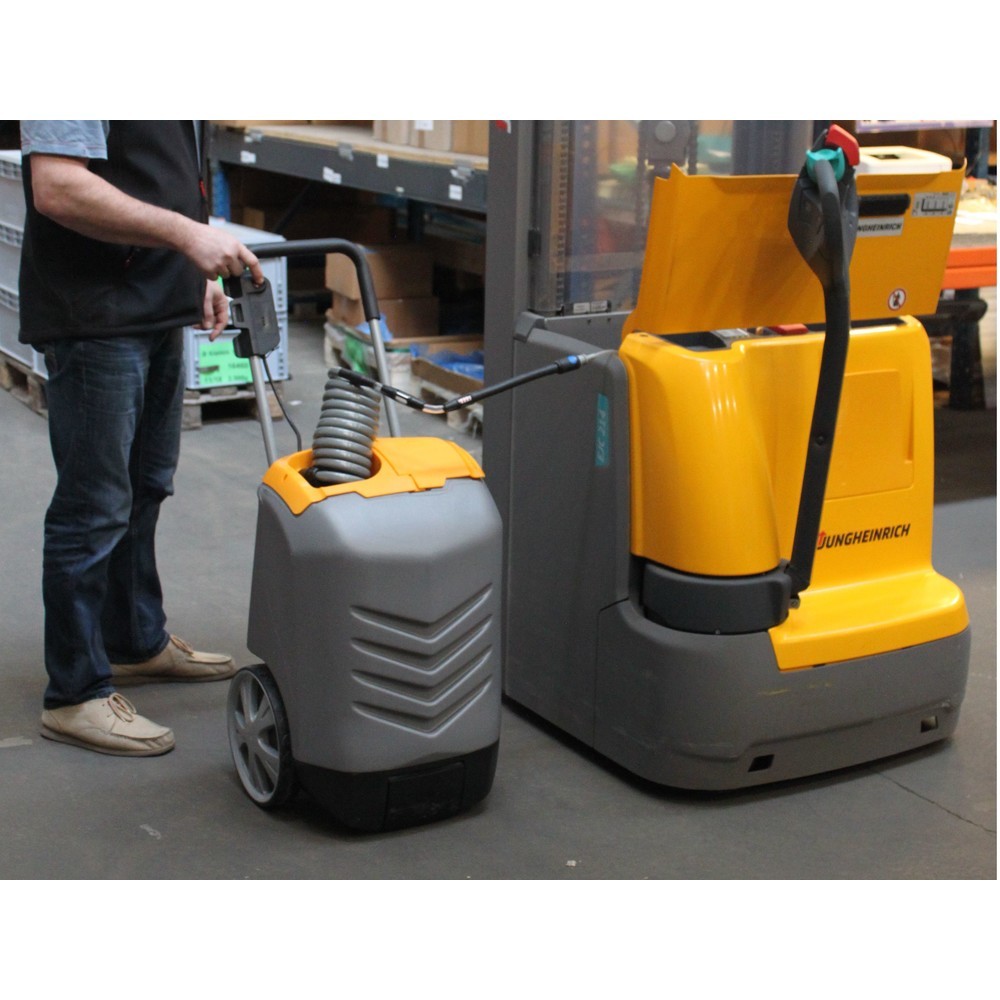 N° de l'image du produit 2 : Aqua Trolley avec réservoir d’au de 60 l, pompe électrique, batterie et chargeur