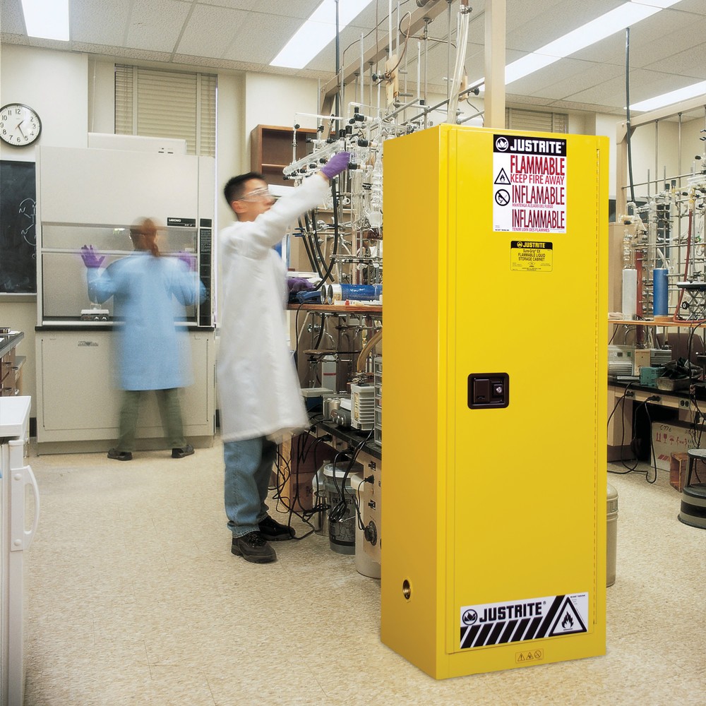 N° de l'image du produit 3 : Armoire coupe-feu Justrite® Slimline Sure-Grip® FM, H x l x P 1 650 x 590 x 460 mm, 3 tablettes, fermeture manuelle