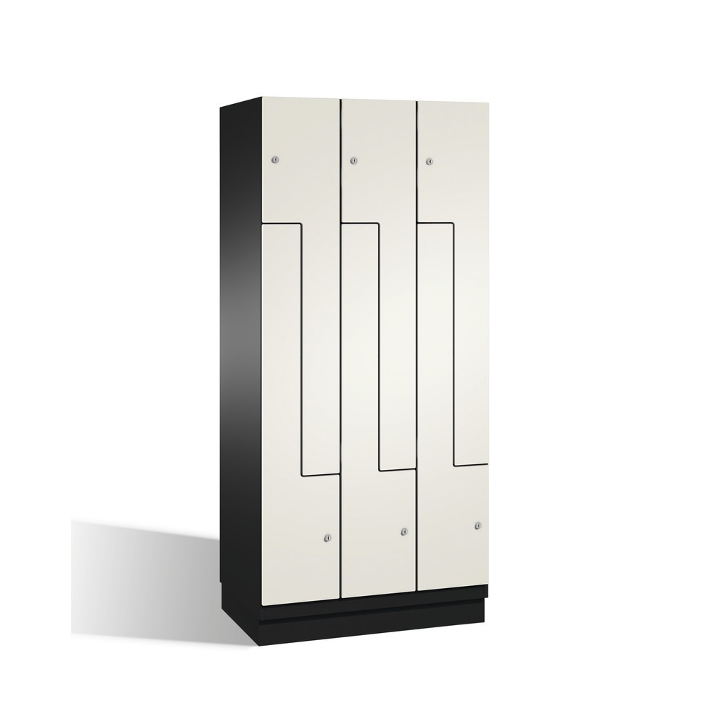 Illustration du produit: Casier Z C+P Cambio, 3 compartiments, largeur de casier 300 mm, haut. x larg. x prof. 1980 x 900 x 525 mm, RAL 7021 gris noir, Décor blanc, socle