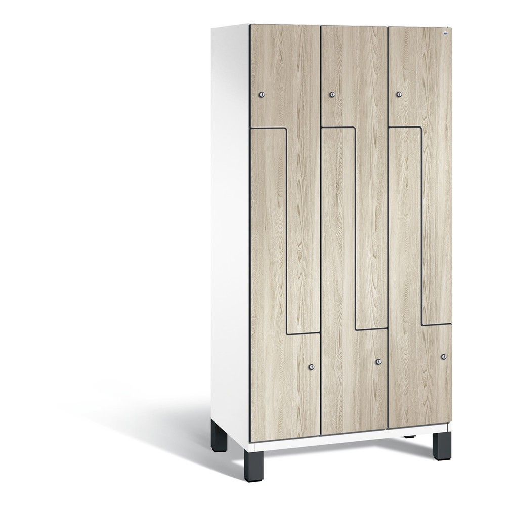 Illustration du produit: Casier Z C+P Cambio, 3 compartiments, largeur de casier 300 mm, haut. x larg. x prof. 1980 x 900 x 525 mm, RAL 9016 blanc signalisation, décor frêne Sen, pieds