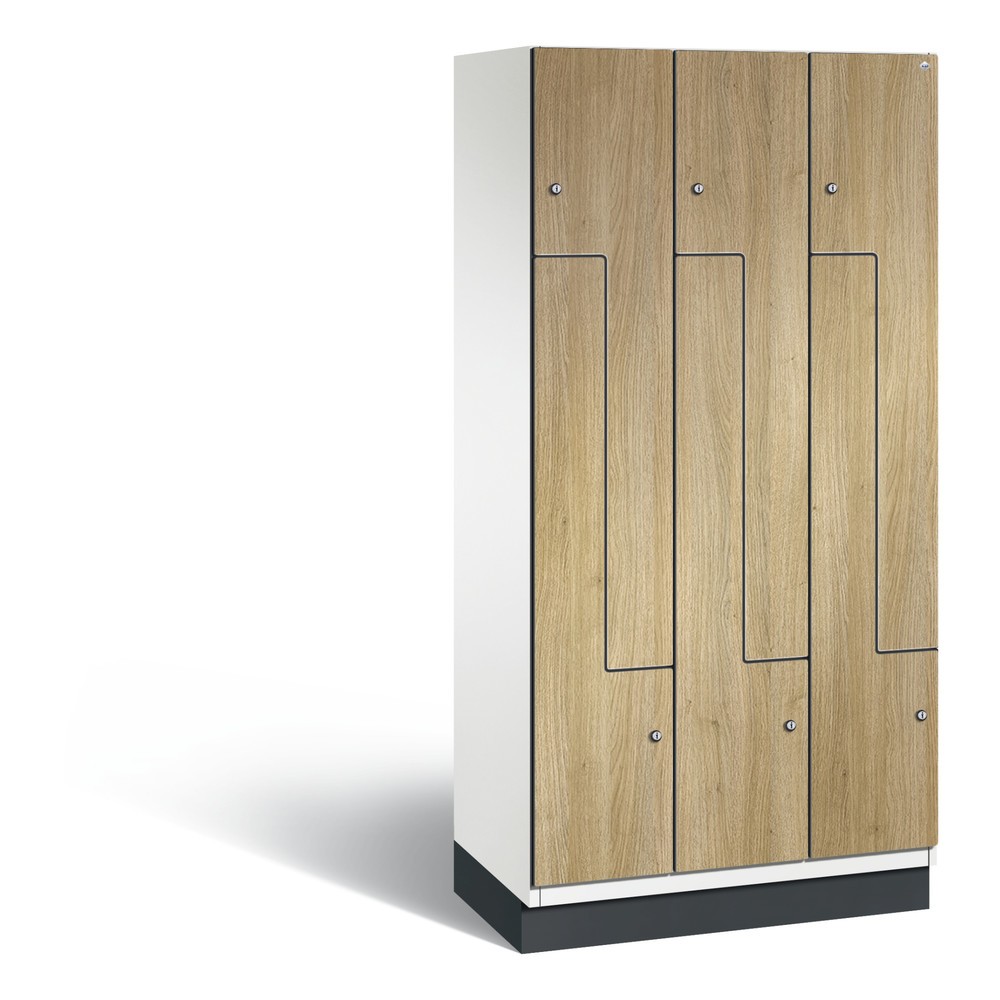 Illustration du produit: Casier Z C+P Cambio, 3 compartiments, largeur de casier 300 mm, haut. x larg. x prof. 1980 x 900 x 525 mm, RAL 9016 blanc signalisation, Décor chêne Sereno, socle