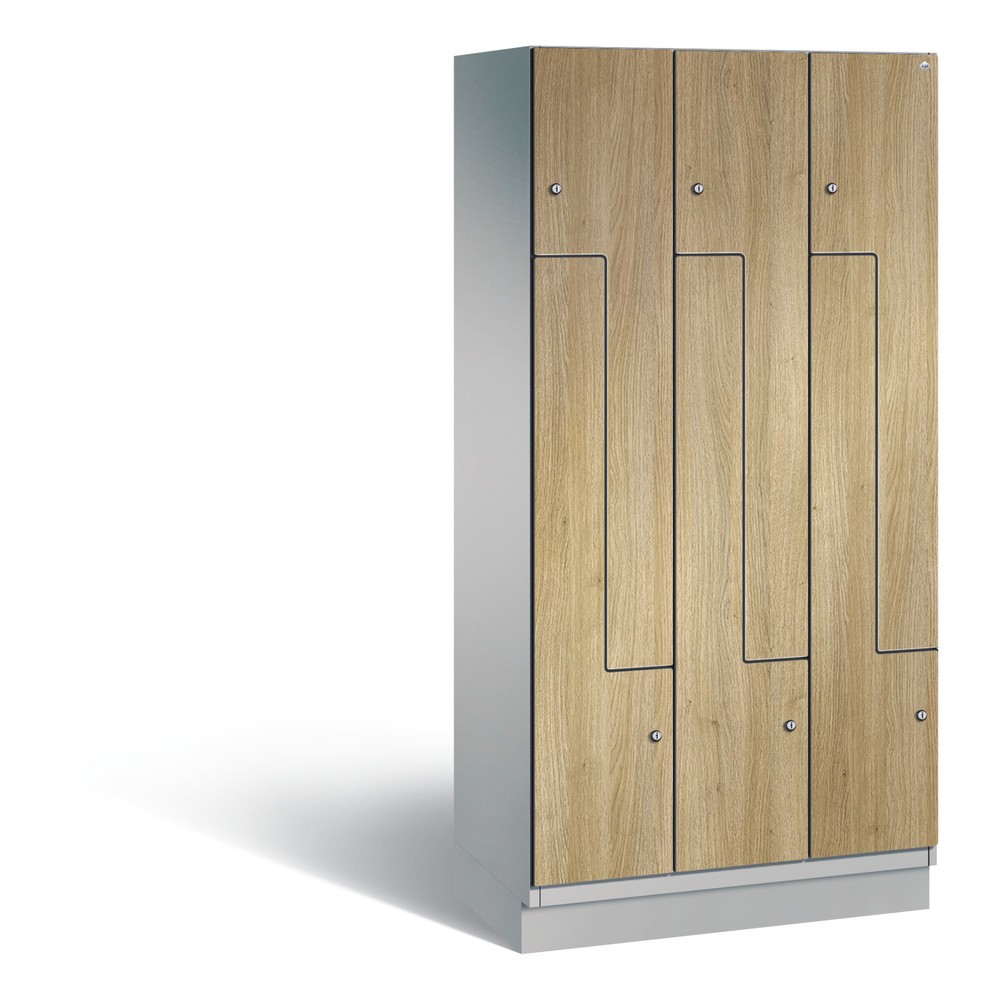 Illustration du produit: Casier Z C+P Cambio, 3 compartiments, largeur de casier 300 mm, haut. x larg. x prof. 1980 x 900 x 525 mm, aluminium blanc RAL 9006, Décor chêne Sereno, socle