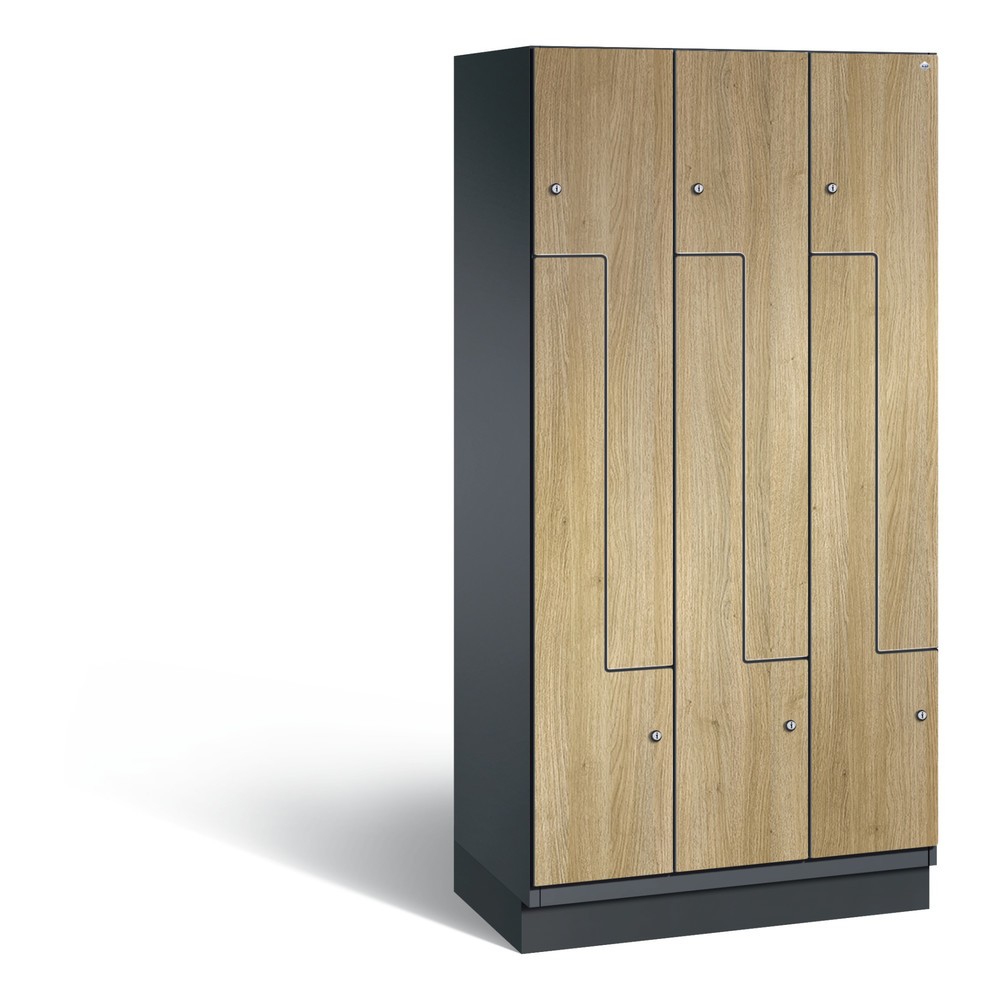 Illustration du produit: Casier Z C+P Cambio, 3 compartiments, largeur de casier 300 mm, haut. x larg. x prof. 1980 x 900 x 525 mm, RAL 7021 gris noir, Décor chêne Sereno, socle