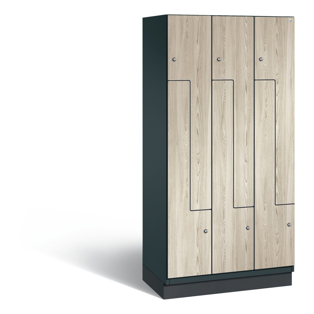 Illustration du produit: Casier Z C+P Cambio, 3 compartiments, largeur de casier 300 mm, haut. x larg. x prof. 1980 x 900 x 525 mm, gris anthracite RAL 7016, Décor frêne Sen, socle