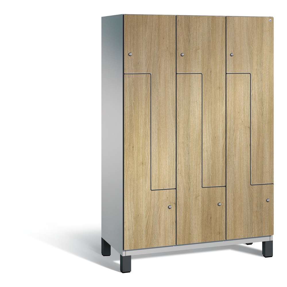 Illustration du produit: Casier Z C+P Cambio, 3 compartiments, largeur de casier 400 mm, haut. x larg. x prof. 1 980 x 1 200 x 525 mm, aluminium blanc RAL 9006, décor chêne Sereno, pieds
