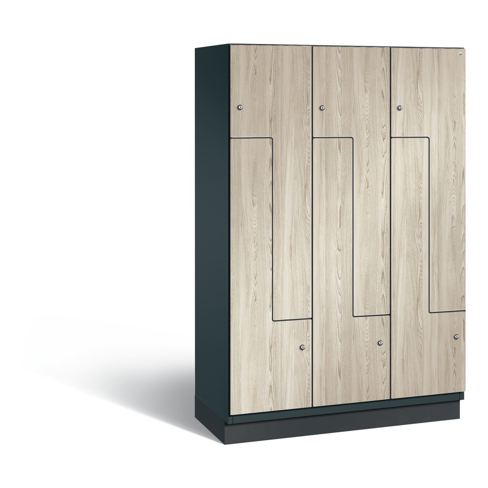 Illustration du produit: Casier Z C+P Cambio, 3 compartiments, largeur de casier 400 mm, haut. x larg. x prof. 1980 x 1200 x 525 mm, gris anthracite RAL 7016, Décor frêne Sen, socle