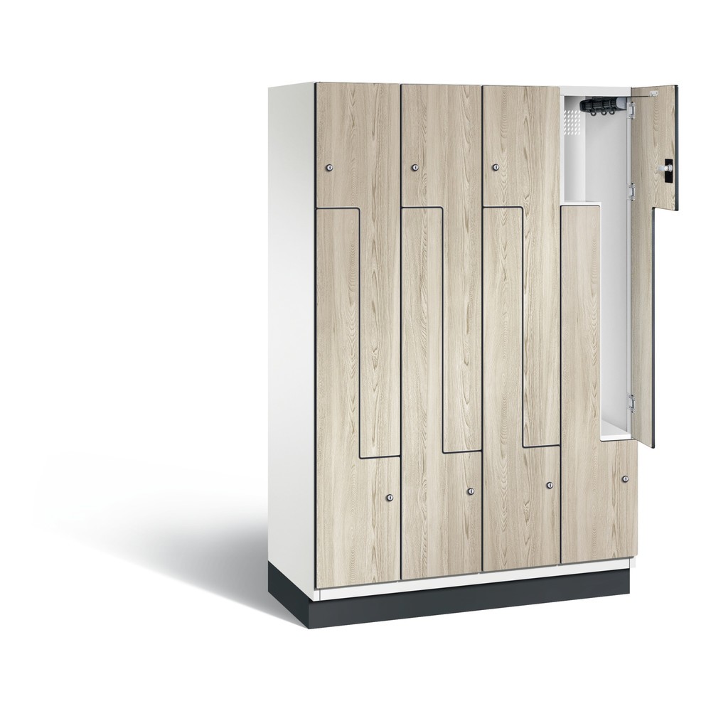 Illustration du produit: Casier Z C+P Cambio, 4 compartiments, largeur de casier 300 mm, haut. x larg. x prof. 1980 x 1200 x 525 mm, RAL 9016 blanc signalisation, Décor frêne Sen, socle