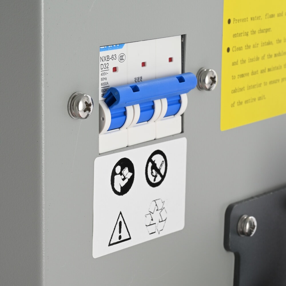 Produktabbildung Nr. 3: Externes Ladegerät D400, 80 V, 100 A, CEE red 32A, 4-pin - 3P+E für AntOn by Jungheinrich Elektro-Stapler CBH 2.0