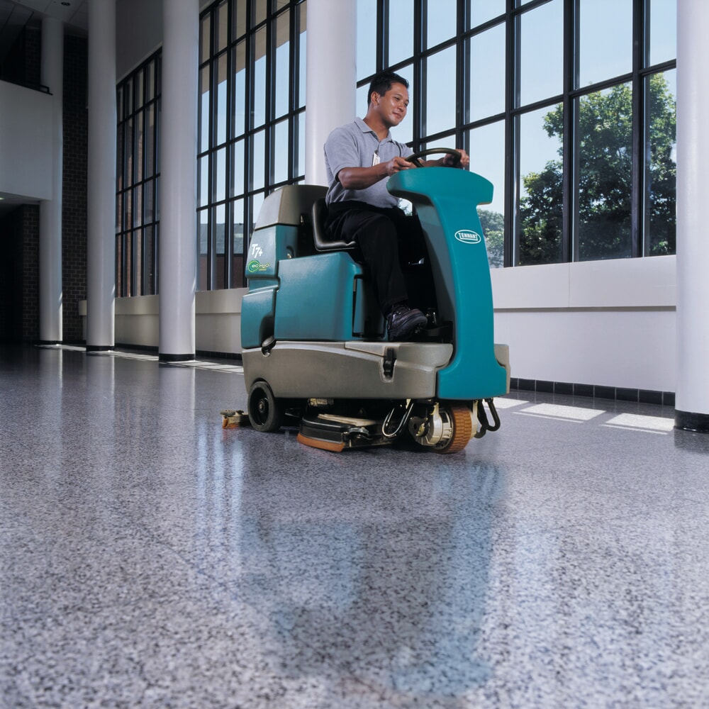 Produktabbildung Nr. 8: Tennant® Aufsitz-Scheuersaugmaschine T7, mit Hygenic®-Tanks, mit 2 Schrubbwalzen, größere Batterie
