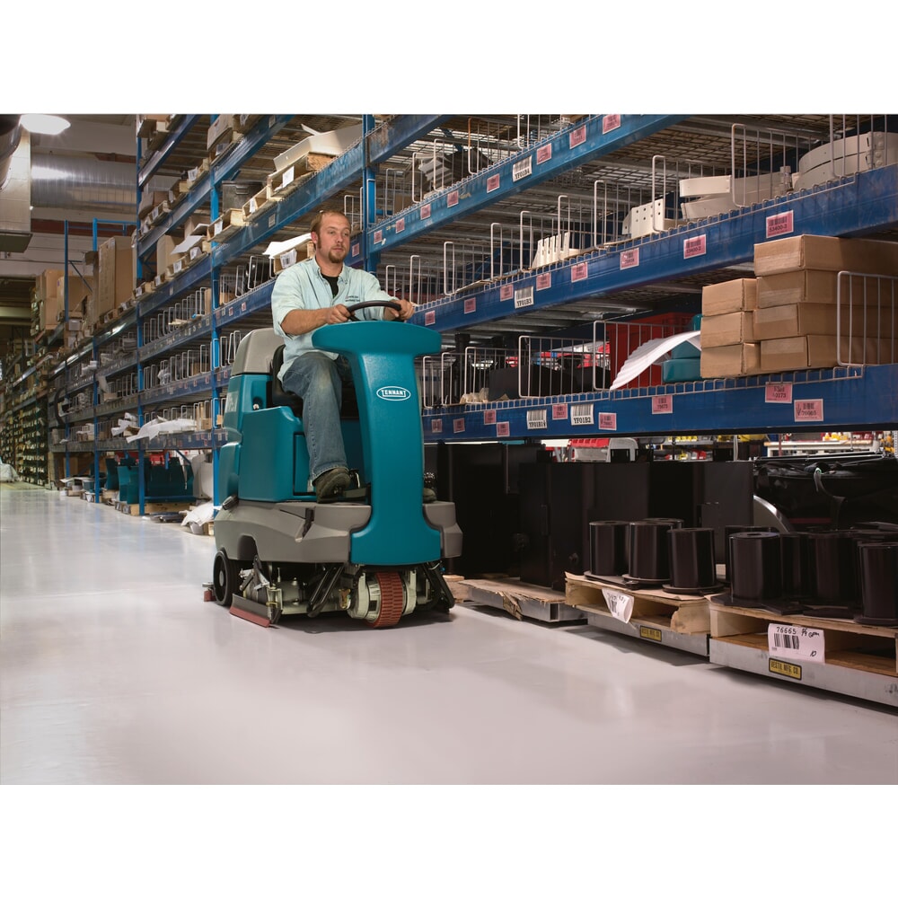 Produktabbildung Nr. 12: Tennant® Aufsitz-Scheuersaugmaschine T7, mit Hygenic®-Tanks, mit 2 Schrubbwalzen, größere Batterie