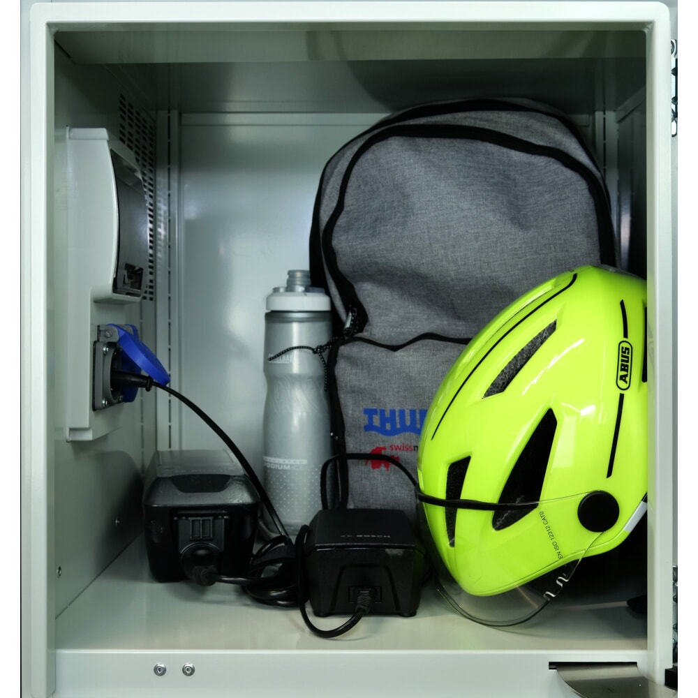 Produktabbildung Nr. 4: Thur Metall Akku-Ladeschrank, Outdoor IP 44, HxBxT 2000 mm x 600 mm x 500 mm, Key Lock, lichtblau