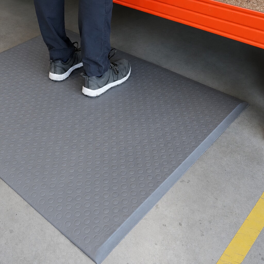 REBOURNE® Anti-Ermüdungsmatte W2, für Standzeit bis 8 Stunden, Noppen, grau, BxL 600 mm x 910 mm Produktabbildung Nr. 4: REBOURNE® Anti-Ermüdungsmatte W2, für Standzeit bis 8 Stunden, Noppen, grau, BxL 600 mm x 910 mm