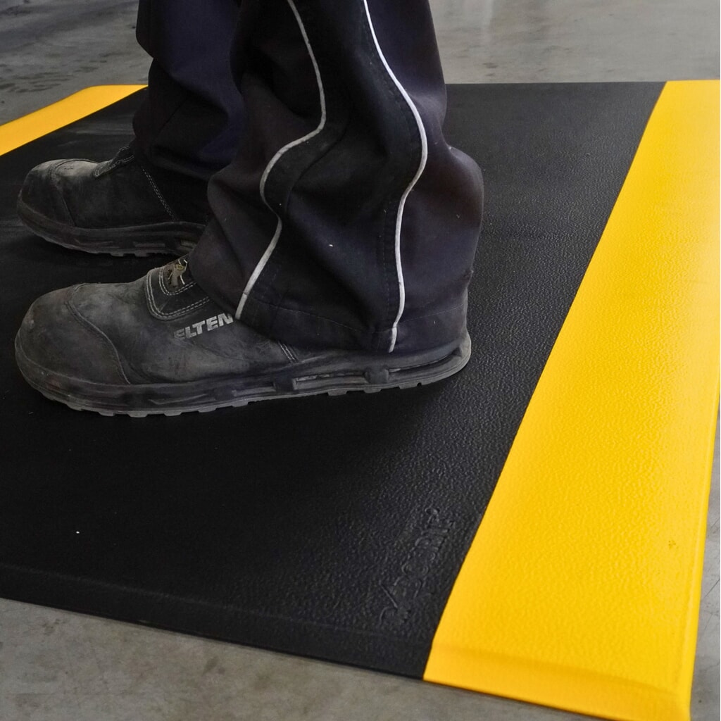 REBOURNE® Anti-Ermüdungsmatte W1, für Standzeit bis 3 Stunden, Elefantenhaut, schwarz/gelb, BxL 910 mm x 1200 mm Produktabbildung Nr. 3: REBOURNE® Anti-Ermüdungsmatte W1, für Standzeit bis 3 Stunden, Elefantenhaut, schwarz/gelb, BxL 910 mm x 1200 mm