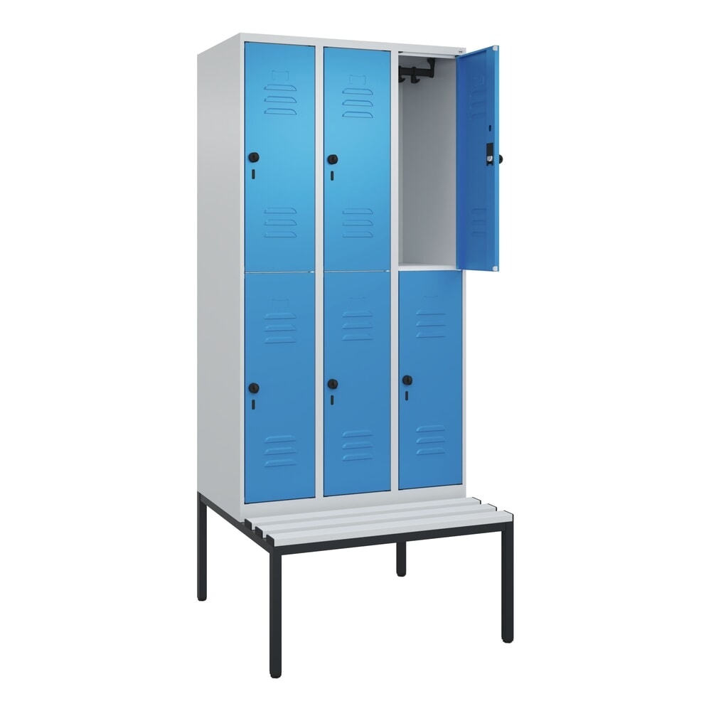 Produktabbildung: C+P Doppelstock-Spind Classic PLUS, 3 Abteile, HxBxT 2.120 x 900 x 815 mm, für Vorhängeschloss, untergebaute Bank aus Kunststoff, lichtgrau, lichtblau