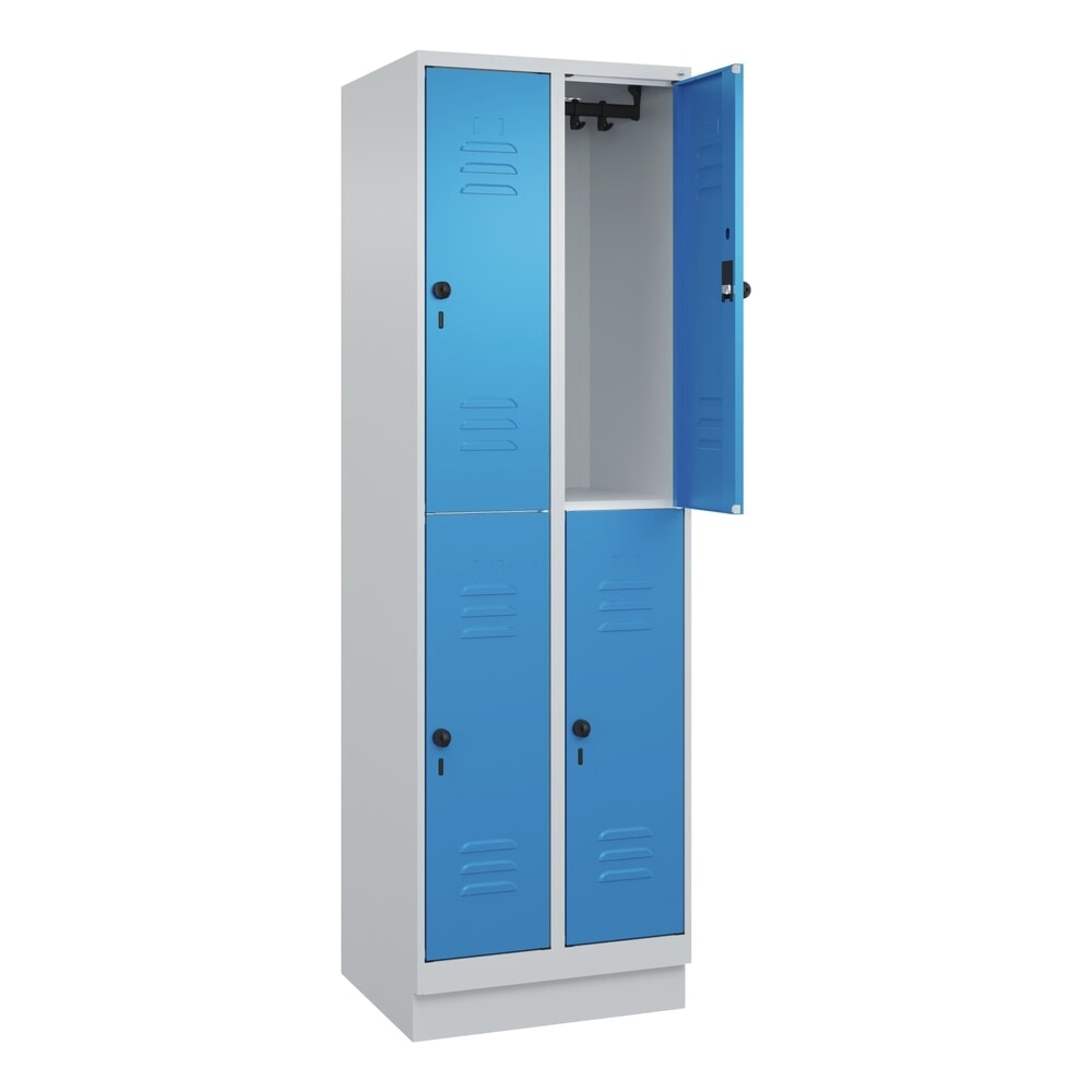 Produktabbildung Nr. 1: C+P Doppelstock-Spind Classic PLUS, Sockel, 2 Abteile, HxBxT 1.950 x 600 x 500 mm, lichtgrau, lichtblau, 4 Fächer, für Vorhängeschloss
