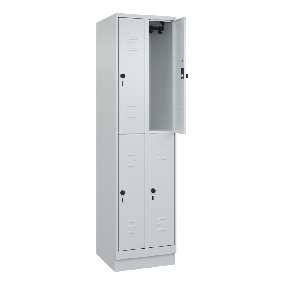 C+P Doppelstock-Spind Classic PLUS, Sockel, 2 Abteile, HxBxT 1.950 x 500 x 500 mm, lichtgrau, lichtgrau, 4 Fächer, für Vorhängeschloss Produktabbildung: C+P Doppelstock-Spind Classic PLUS, Sockel, 2 Abteile, HxBxT 1.950 x 500 x 500 mm, lichtgrau, lichtgrau, 4 Fächer, für Vorhängeschloss