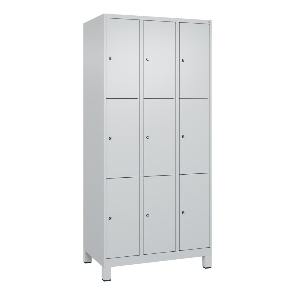 Produktabbildung: C+P Schließfachschrank Classic PLUS, Füße, 3 Abteile, HxBxT 1.950 x 900 x 500 mm, lichtgrau, lichtgrau, 9 Fächer, Zylinderschloss