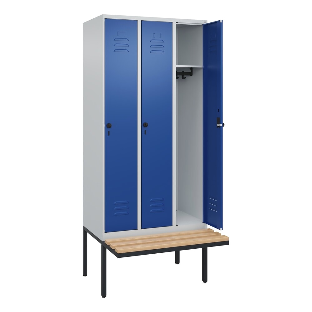 C+P Spind Classic PLUS, 3 Abteile, HxBxT 2.120 x 900 x 815 mm, für Vorhängeschloss, auskragende Bank aus Buche, lichtgrau, enzianblau Produktabbildung: C+P Spind Classic PLUS, 3 Abteile, HxBxT 2.120 x 900 x 815 mm, für Vorhängeschloss, auskragende Bank aus Buche, lichtgrau, enzianblau