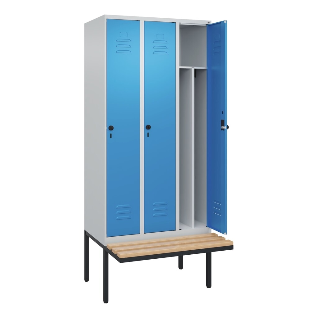 C+P Spind Classic PLUS, 3 Abteile, Trennwand, HxBxT 2.120 x 900 x 815 mm, für Vorhängeschloss, auskragende Bank aus Buche, lichtgrau, lichtblau Produktabbildung Nr. 1: C+P Spind Classic PLUS, 3 Abteile, Trennwand, HxBxT 2.120 x 900 x 815 mm, für Vorhängeschloss, auskragende Bank aus Buche, lichtgrau, lichtblau