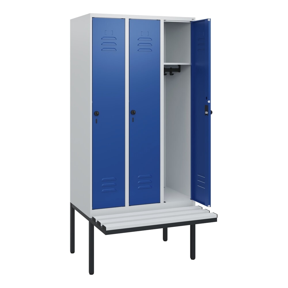 C+P Spind Classic PLUS, 3 Abteile, HxBxT 1.950 x 900 x 815 mm, für Vorhängeschloss, auskragende Bank aus Kunststoff, lichtgrau, enzianblau Produktabbildung: C+P Spind Classic PLUS, 3 Abteile, HxBxT 1.950 x 900 x 815 mm, für Vorhängeschloss, auskragende Bank aus Kunststoff, lichtgrau, enzianblau