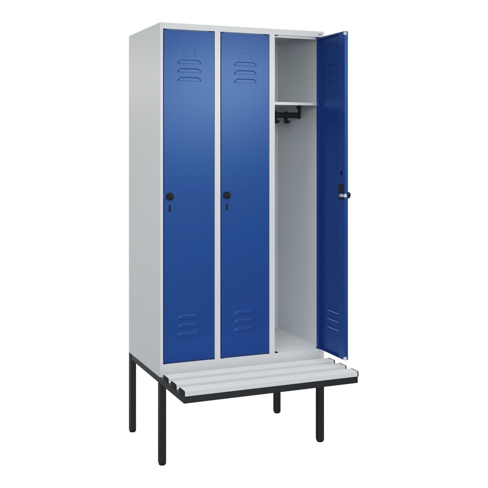 C+P Spind Classic PLUS, 3 Abteile, HxBxT 2.120 x 900 x 815 mm, für Vorhängeschloss, auskragende Bank aus Kunststoff, lichtgrau, enzianblau Produktabbildung: C+P Spind Classic PLUS, 3 Abteile, HxBxT 2.120 x 900 x 815 mm, für Vorhängeschloss, auskragende Bank aus Kunststoff, lichtgrau, enzianblau