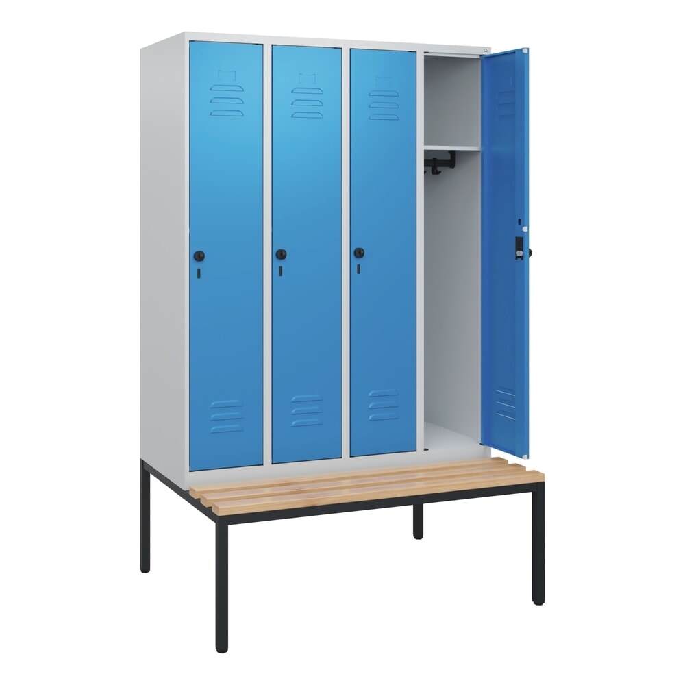 Produktabbildung: C+P Spind Classic PLUS, 4 Abteile, HxBxT 1.950 x 1.200 x 815 mm, für Vorhängeschloss, untergebaute Bank aus Buche, lichtgrau, lichtblau