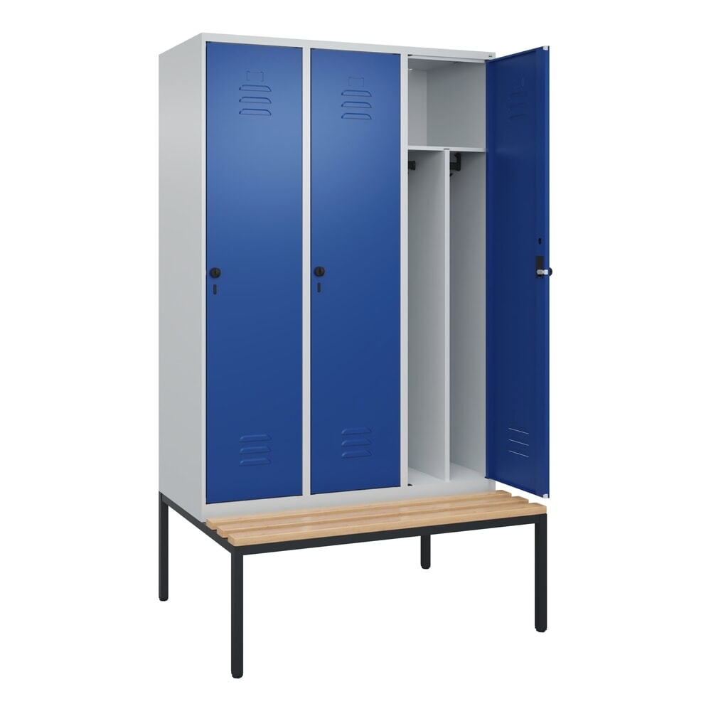 Produktabbildung: C+P Spind Classic PLUS, 3 Abteile, Trennwand, HxBxT 2.120 x 1.200 x 815 mm, für Vorhängeschloss, Trennwand, untergebaute Bank aus Buche, lichtgrau, enzianblau