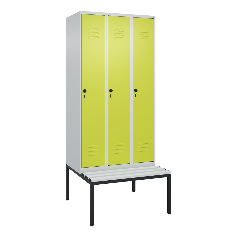 Produktabbildung: C+P Spind Classic PLUS, 3 Abteile, HxBxT 2.120 x 900 x 815 mm, für Vorhängeschloss, untergebaute Bank aus Kunststoff, lichtgrau, clowngrün