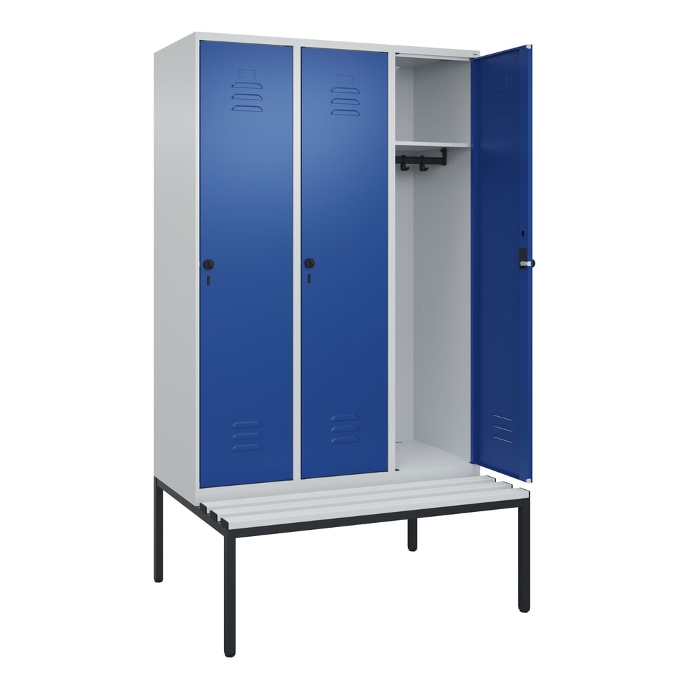 C+P Spind Classic PLUS, 3 Abteile, HxBxT 2.120 x 1.200 x 815 mm, für Vorhängeschloss, untergebaute Bank aus Kunststoff, lichtgrau, enzianblau Produktabbildung: C+P Spind Classic PLUS, 3 Abteile, HxBxT 2.120 x 1.200 x 815 mm, für Vorhängeschloss, untergebaute Bank aus Kunststoff, lichtgrau, enzianblau