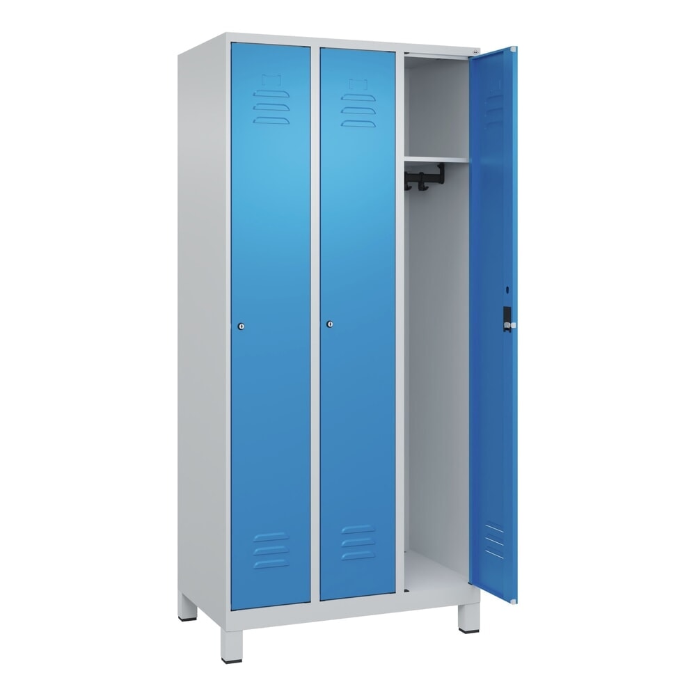 Produktabbildung: C+P Spind Classic PLUS, Füße, 3 Abteile, HxBxT 1.950 x 900 x 500 mm, lichtgrau, lichtblau, Zylinderschloss, ohne Mitteltrennwand