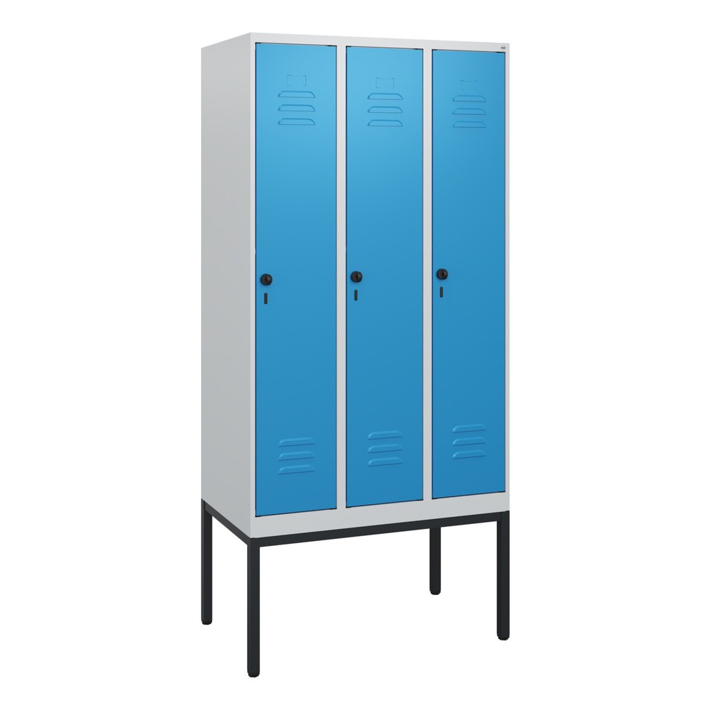 Produktabbildung: C+P Spind Classic PLUS, Gestell, 3 Abteile, HxBxT 1.950 x 900 x 500 mm, lichtgrau, lichtblau, für Vorhängeschloss, ohne Mitteltrennwand