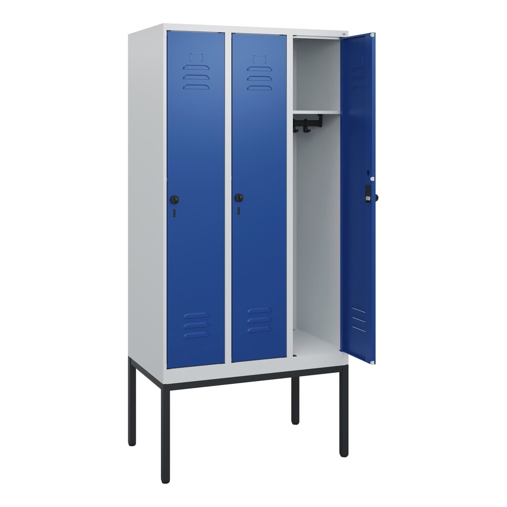 C+P Spind Classic PLUS, Gestell, 3 Abteile, HxBxT 1.950 x 900 x 500 mm, lichtgrau, enzianblau, für Vorhängeschloss, ohne Mitteltrennwand Produktabbildung Nr. 1: C+P Spind Classic PLUS, Gestell, 3 Abteile, HxBxT 1.950 x 900 x 500 mm, lichtgrau, enzianblau, für Vorhängeschloss, ohne Mitteltrennwand