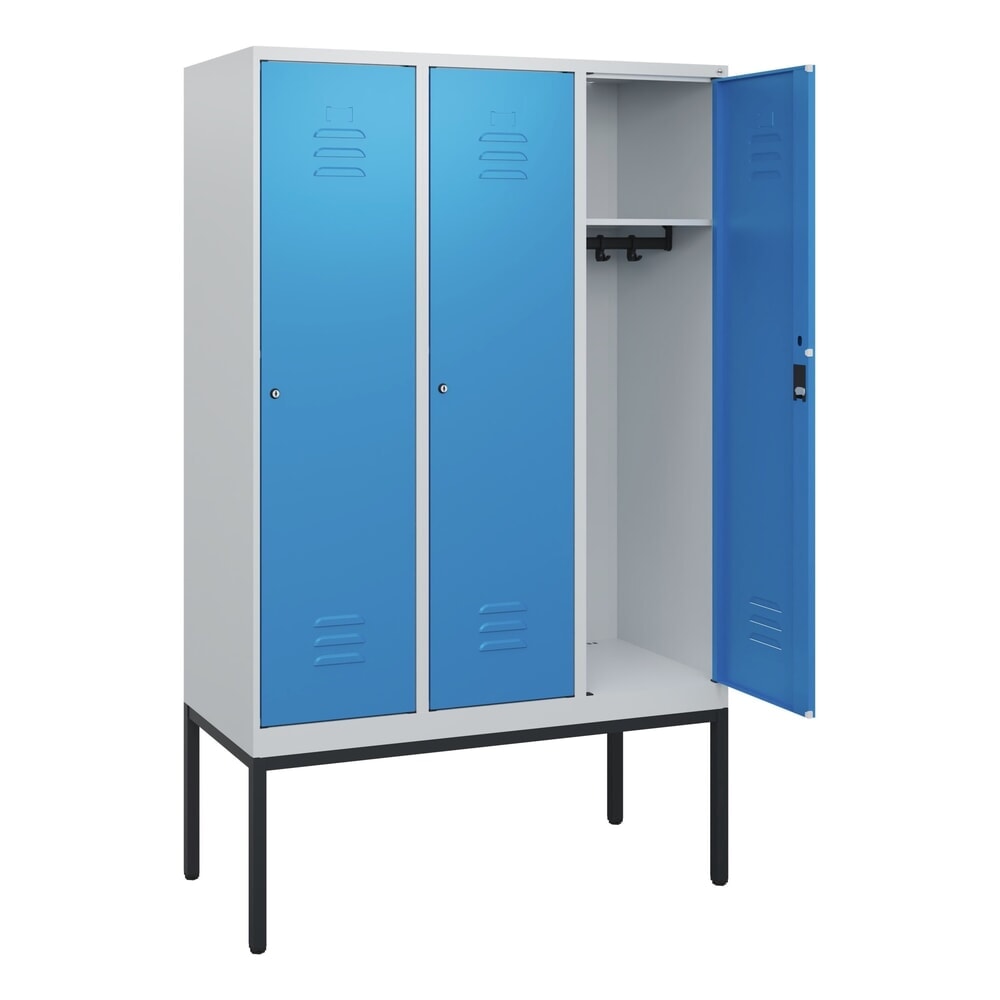 Produktabbildung Nr. 1: C+P Spind Classic PLUS, Gestell, 3 Abteile, HxBxT 1.950 x 1.200 x 500 mm, lichtgrau, lichtblau, Zylinderschloss, ohne Mitteltrennwand