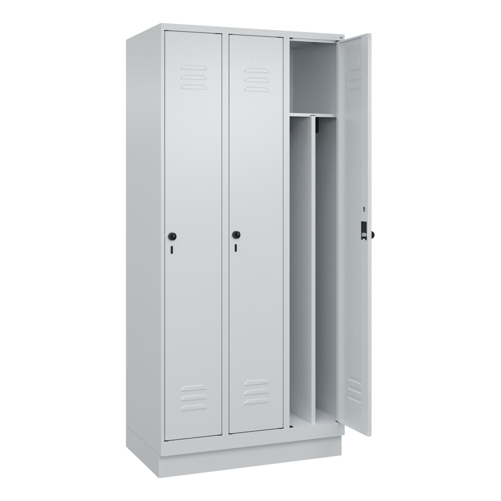Produktabbildung Nr. 1: C+P Spind Classic PLUS, Sockel, 3 Abteile, HxBxT 1.950 x 900 x 500 mm, lichtgrau, lichtgrau, für Vorhängeschloss, mit Mitteltrennwand