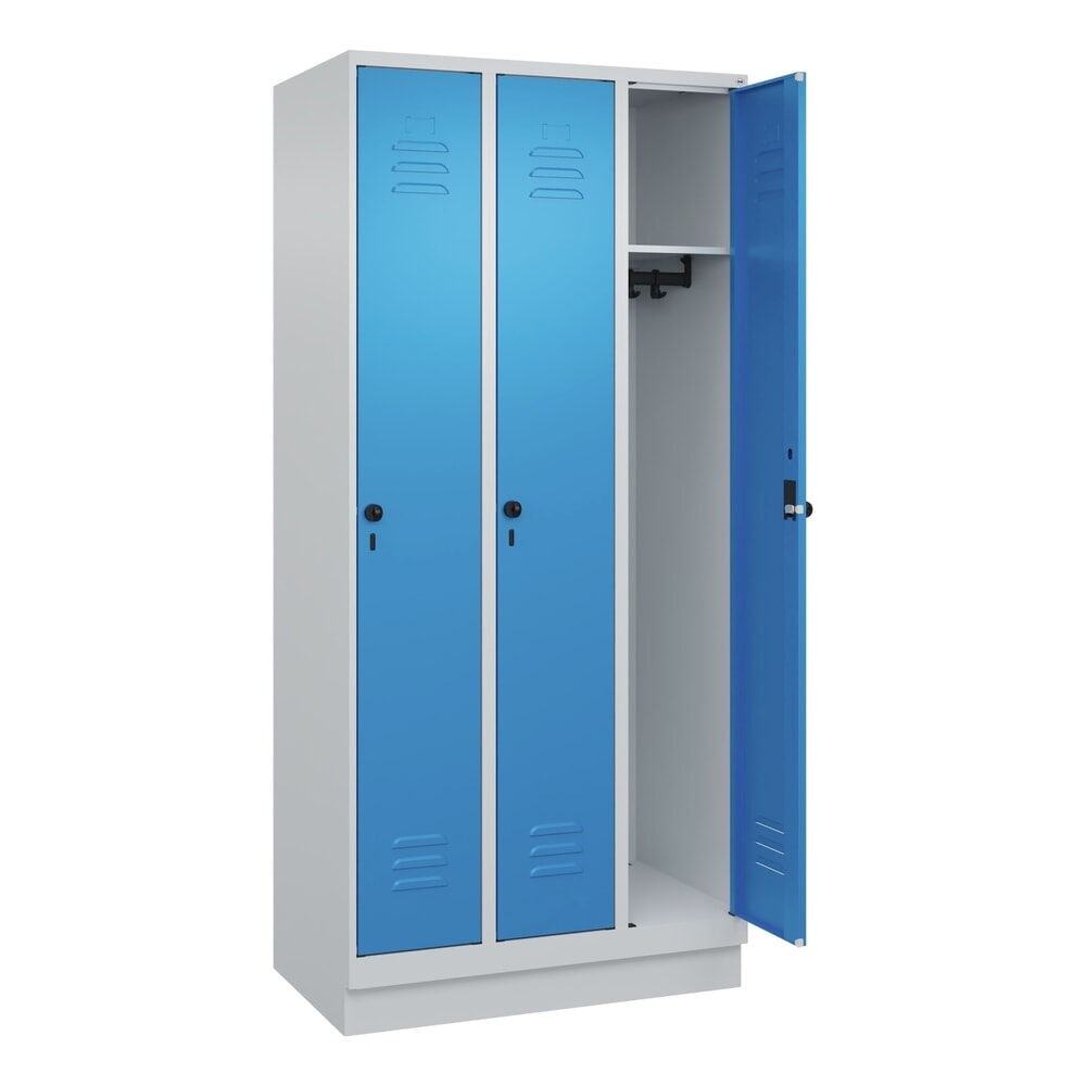 Illustration du produit: C+P Spind Classic PLUS, Sockel, 3 Abteile, HxBxT 1.950 x 900 x 500 mm, lichtgrau, lichtblau, für Vorhängeschloss, ohne Mitteltrennwand