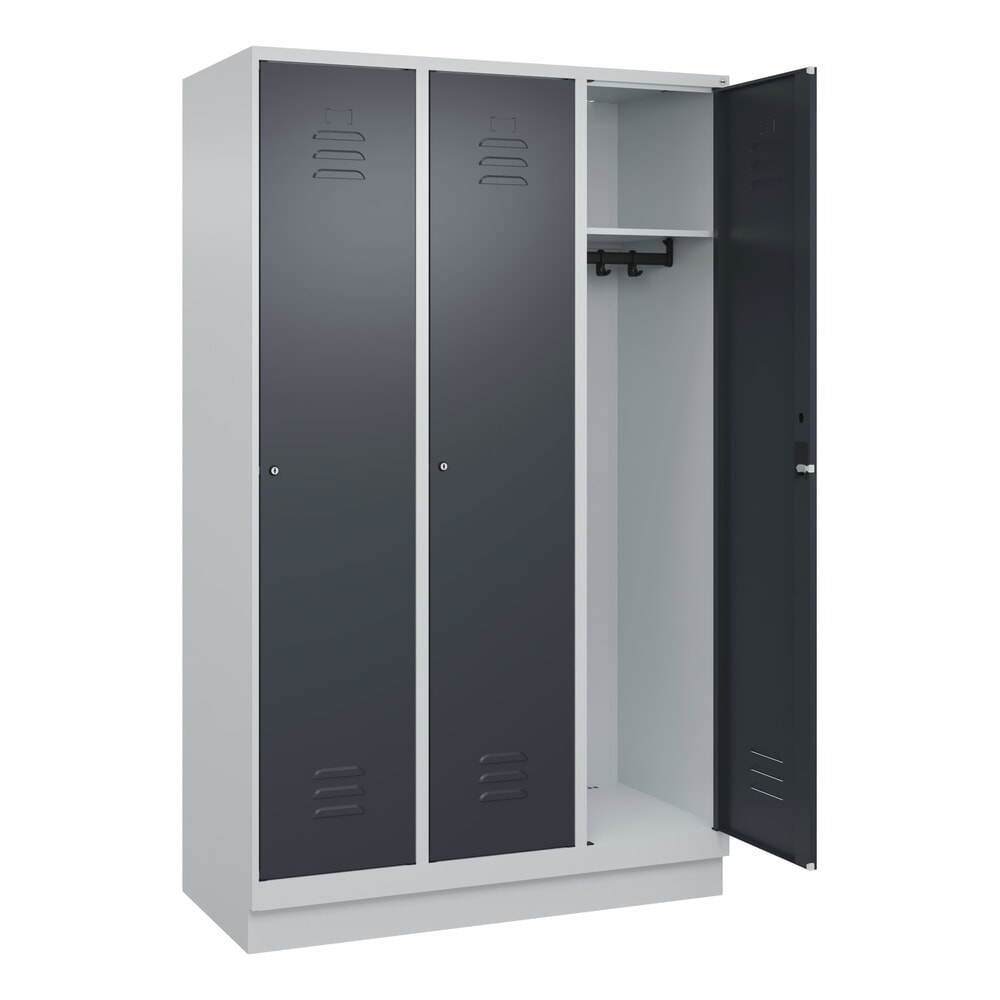 Produktabbildung: C+P Spind Classic PLUS, Sockel, 3 Abteile, HxBxT 1.950 x 1.200 x 500 mm, lichtgrau, anthrazitgrau, Zylinderschloss, ohne Mitteltrennwand