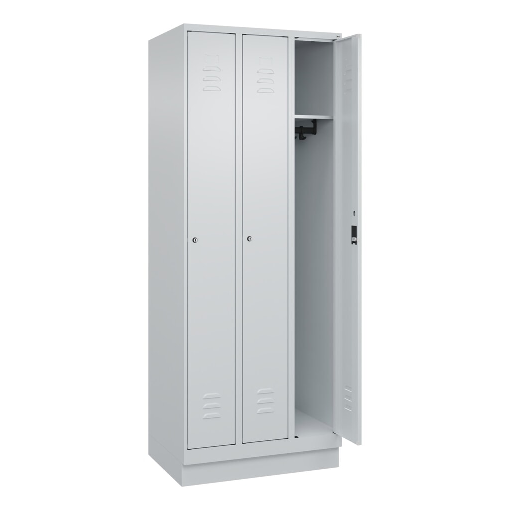 Produktabbildung Nr. 1: C+P Spind Classic PLUS, Sockel, 3 Abteile, HxBxT 1.950 x 750 x 500 mm, lichtgrau, lichtgrau, Zylinderschloss, ohne Mitteltrennwand