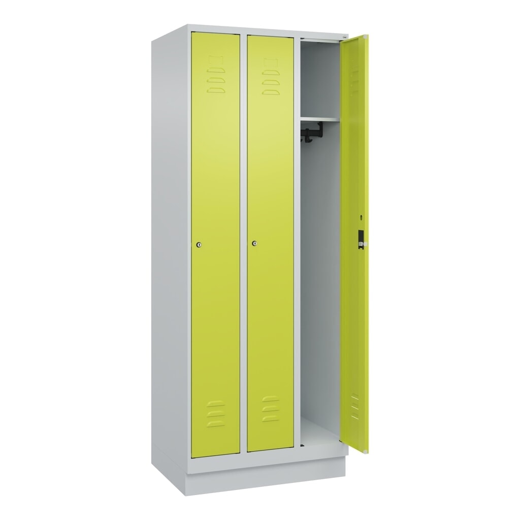 Produktabbildung Nr. 1: C+P Spind Classic PLUS, Sockel, 3 Abteile, HxBxT 1.950 x 750 x 500 mm, lichtgrau, clowngrün, Zylinderschloss, ohne Mitteltrennwand