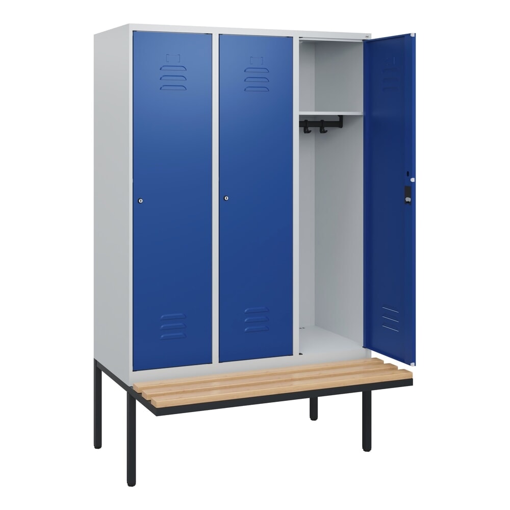 Produktabbildung: C+P Spind Classic PLUS, 3 Abteile, HxBxT 1.950 x 1.200 x 815 mm, Zylinderschloss, auskragende Bank aus Buche, lichtgrau, enzianblau
