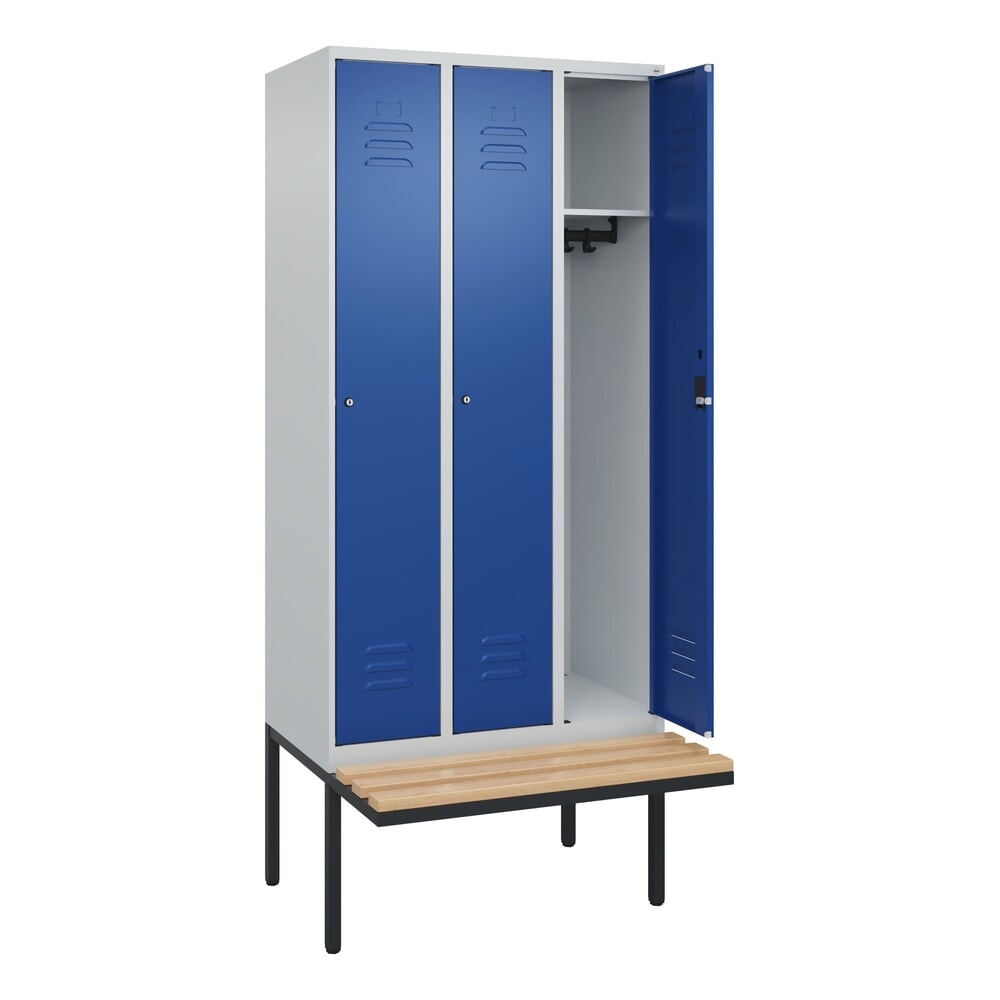 C+P Spind Classic PLUS, 3 Abteile, HxBxT 2.120 x 900 x 815 mm, Zylinderschloss, auskragende Bank aus Buche, lichtgrau, enzianblau Produktabbildung: C+P Spind Classic PLUS, 3 Abteile, HxBxT 2.120 x 900 x 815 mm, Zylinderschloss, auskragende Bank aus Buche, lichtgrau, enzianblau