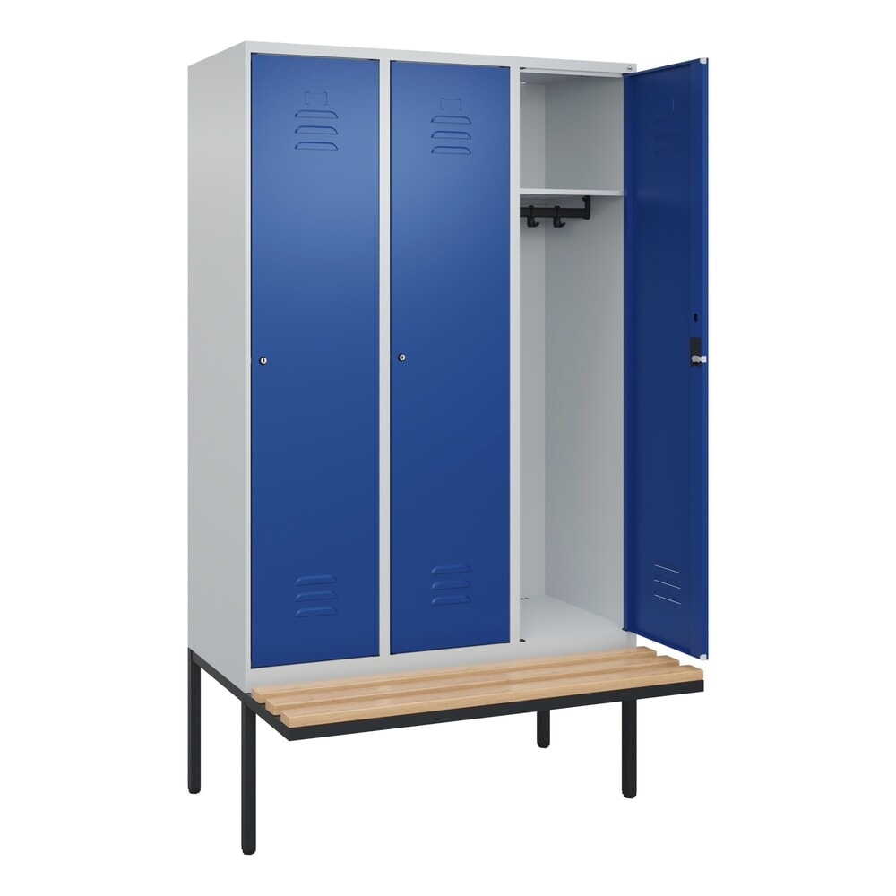 Produktabbildung: C+P Spind Classic PLUS, 3 Abteile, HxBxT 2.120 x 1.200 x 815 mm, Zylinderschloss, auskragende Bank aus Buche, lichtgrau, enzianblau