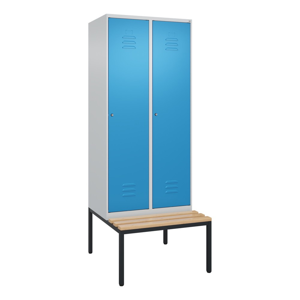 Produktabbildung: C+P Spind Classic PLUS, 2 Abteile, Trennwand, HxBxT 2.120 x 800 x 815 mm, Zylinderschloss, Trennwand, untergebaute Bank aus Buche, lichtgrau, lichtblau