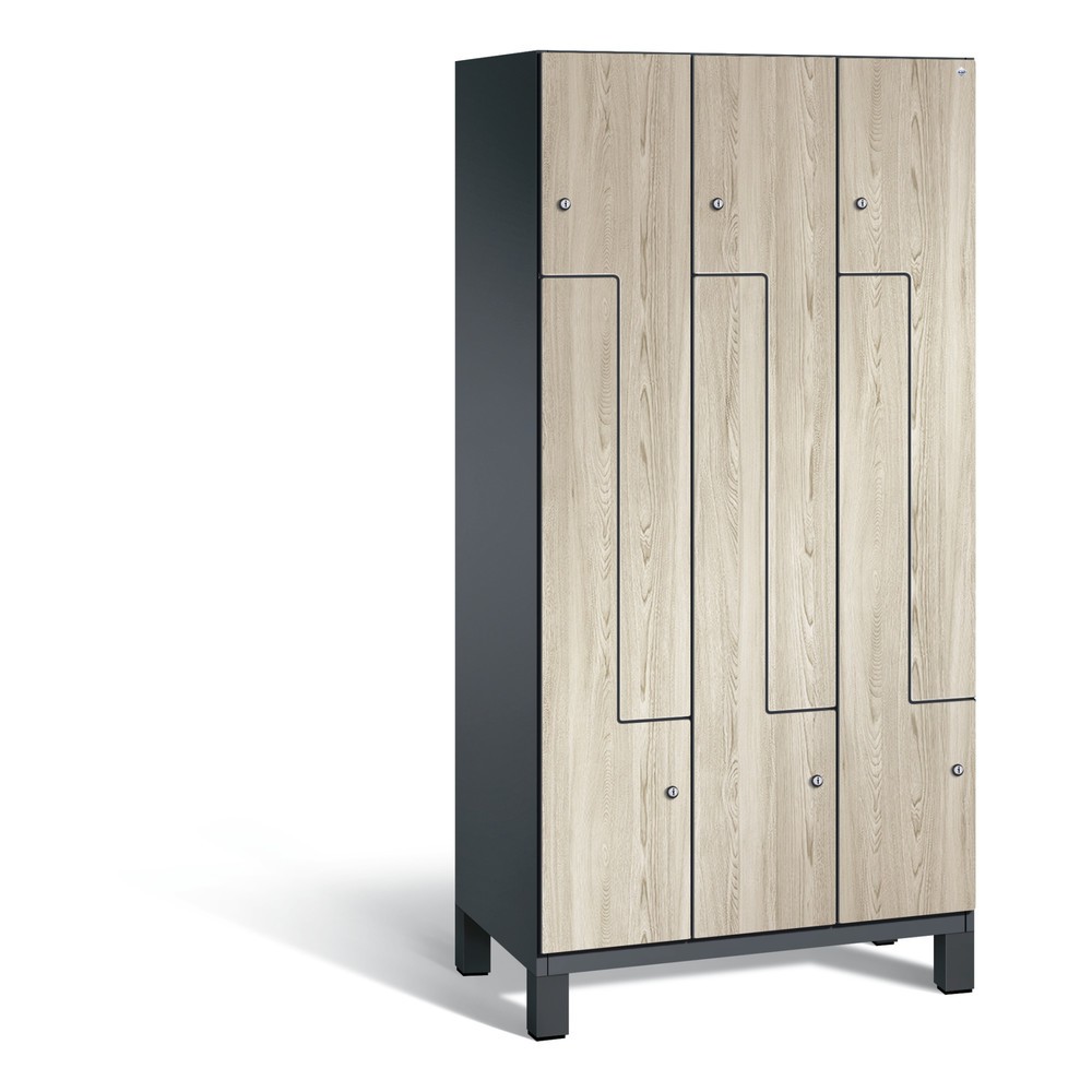 Produktabbildung: C+P Z-Spind Cambio, 3 Abteile, Abteilbreite 300 mm, HxBxT 1980x900x525 mm, RAL 7021 Schwarzgrau, Dekor Sen-Esche, Füße
