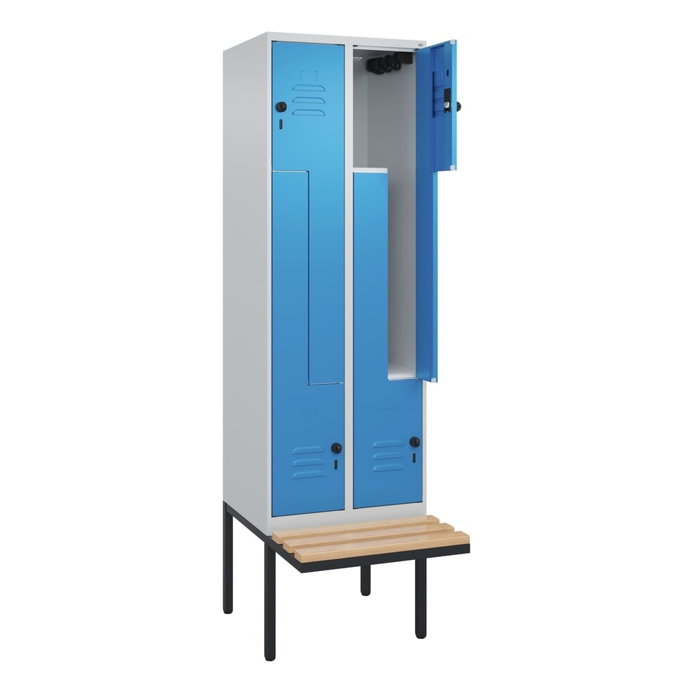 Produktabbildung: C+P Z-Spind Classic PLUS, 4 Abteile, HxBxT 2.120 x 600 x 815 mm, für Vorhängeschloss, auskragende Bank aus Buche, lichtgrau, lichtblau