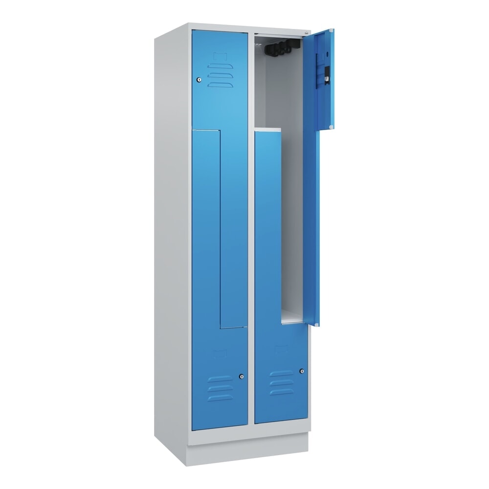 Produktabbildung: C+P Z-Spind Classic PLUS, Sockel, 4 Abteile, HxBxT 1.950 x 600 x 500 mm, lichtgrau, lichtblau, Zylinderschloss