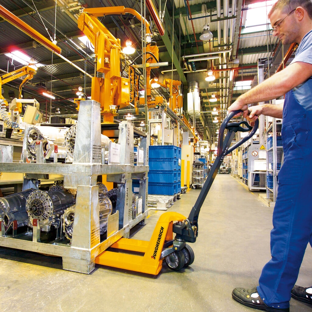 Produktabbildung Nr. 7: Jungheinrich Handhubwagen AM 22, Tragfähigkeit 2200 kg, Gabellänge 1150 mm, Nylon-Lenkräder, Nylon-Gabelrollen, Einfachbereifung