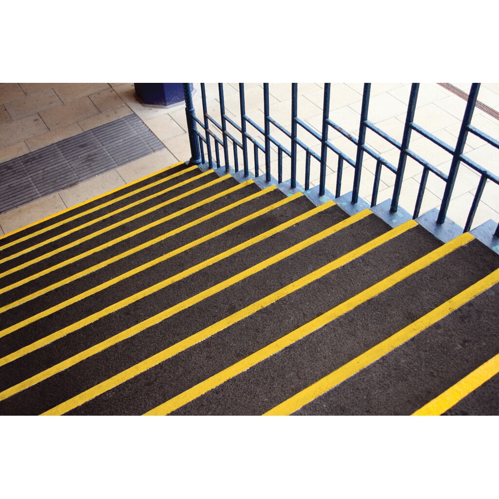 Produktabbildung Nr. 4: COBA Antirutsch-Treppenstufenprofil COBAGRiP® Stair Tread, HxBxL 5,5 x 750 x 345 mm, schwarz/gelb