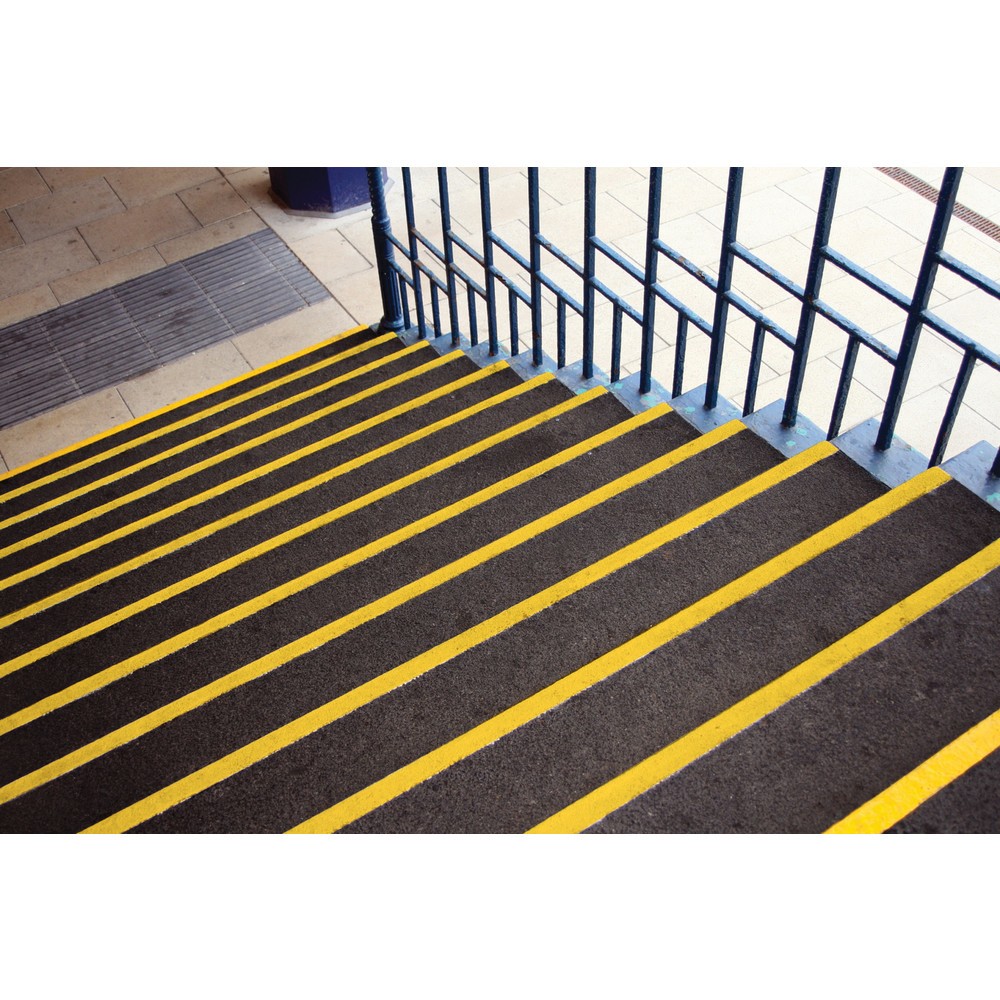 Productafbeelding nr. 4: COBA COBAGRiP® Stair Tread antislip-traptredeprofiel, hxbxd 5,5 x 750 x 345 mm, zwart/geel